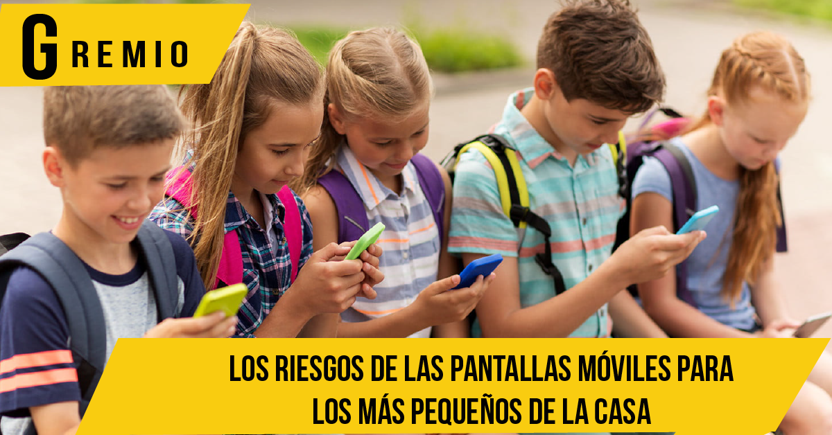 Los riesgos de las pantallas móviles para los más pequeños de la casa