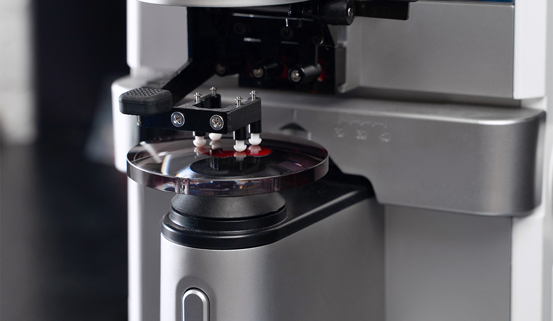 Los laboratorios ópticos: garantizando la calidad de los lentes oftálmicos