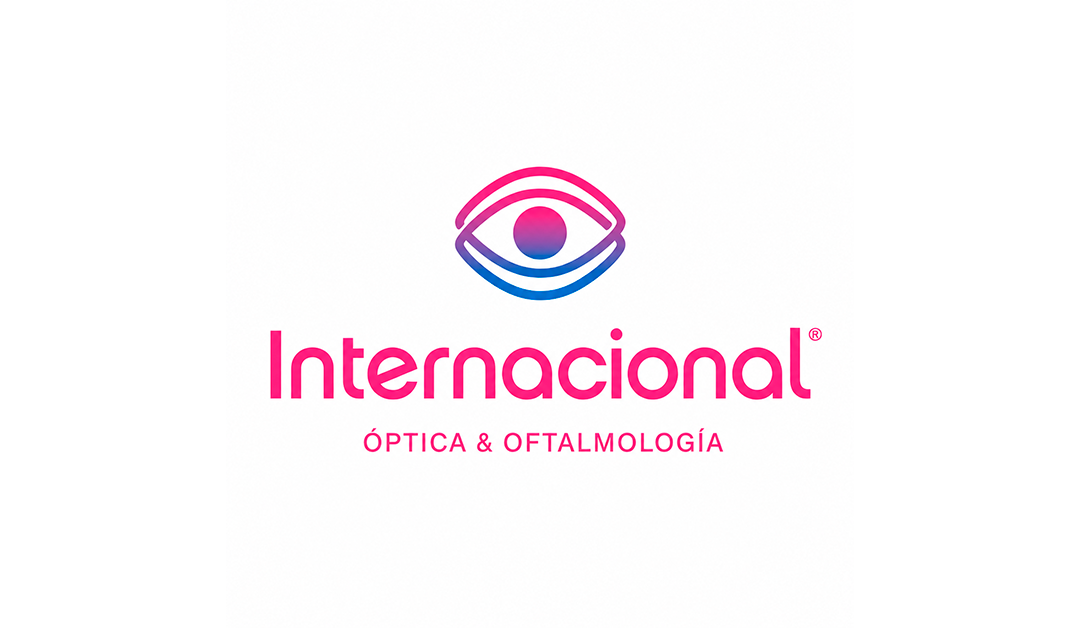 Brand logo for Internacional Óptica & Oftalmología featuring a pink-to-blue gradient eye emblem and bold pink typography.