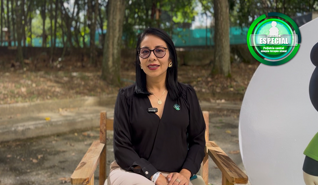Presenter seated outdoors in a black blouse with a lavalier mic, badge on the chest, green 'Especial' logo in the top-right corner.