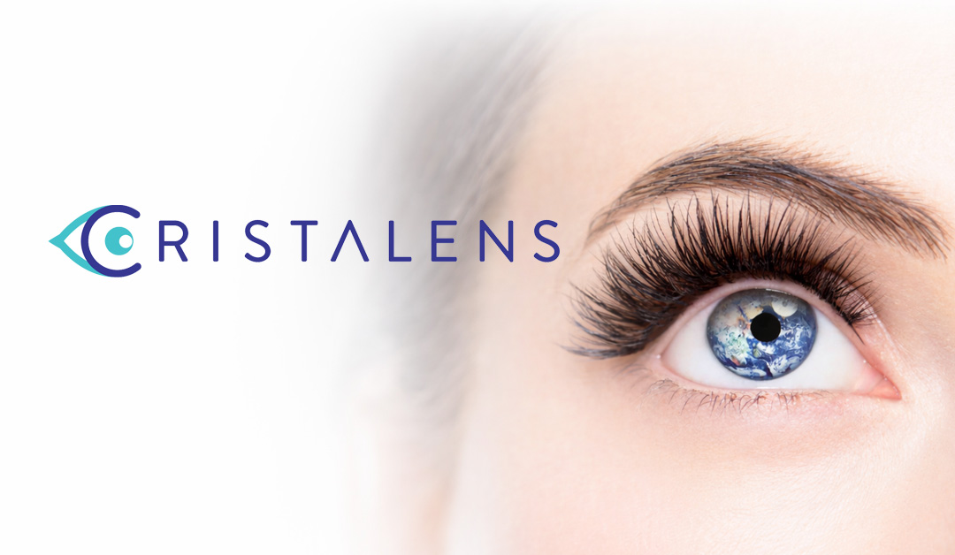 Cristalens logo on the left beside a close-up blue eye with a globe-like iris.