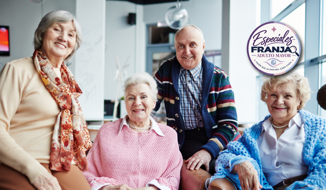 Four cheerful seniors sit together in a bright lounge; a circular 'Especiales Franja Adulto Mayor' logo is visible in the background.**